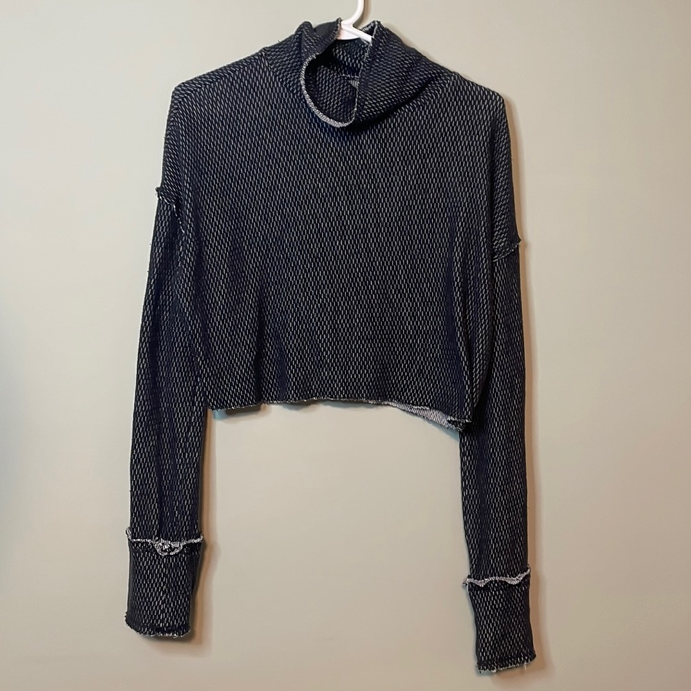 Out from Under Urban Outfitters Sweater Size Medium
